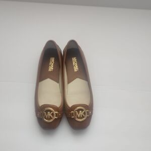 Michael Kors Tan Flats with Gold Accent 7M Leather Uppers, Rubber Soles